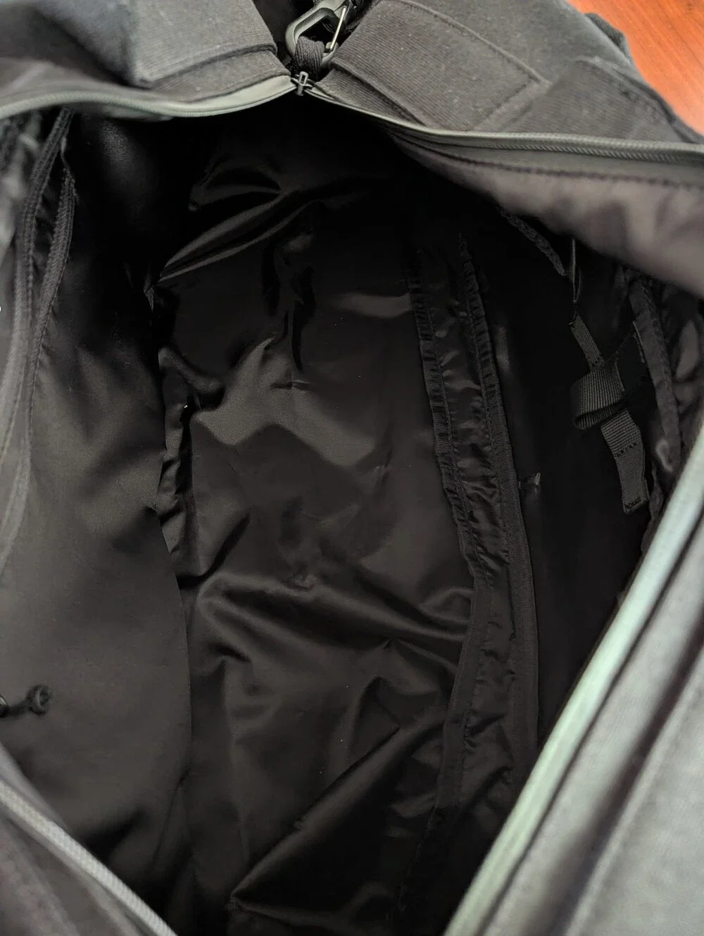 Lululemon Command The Day Duffle Bag 37L Hollywood Park Logo